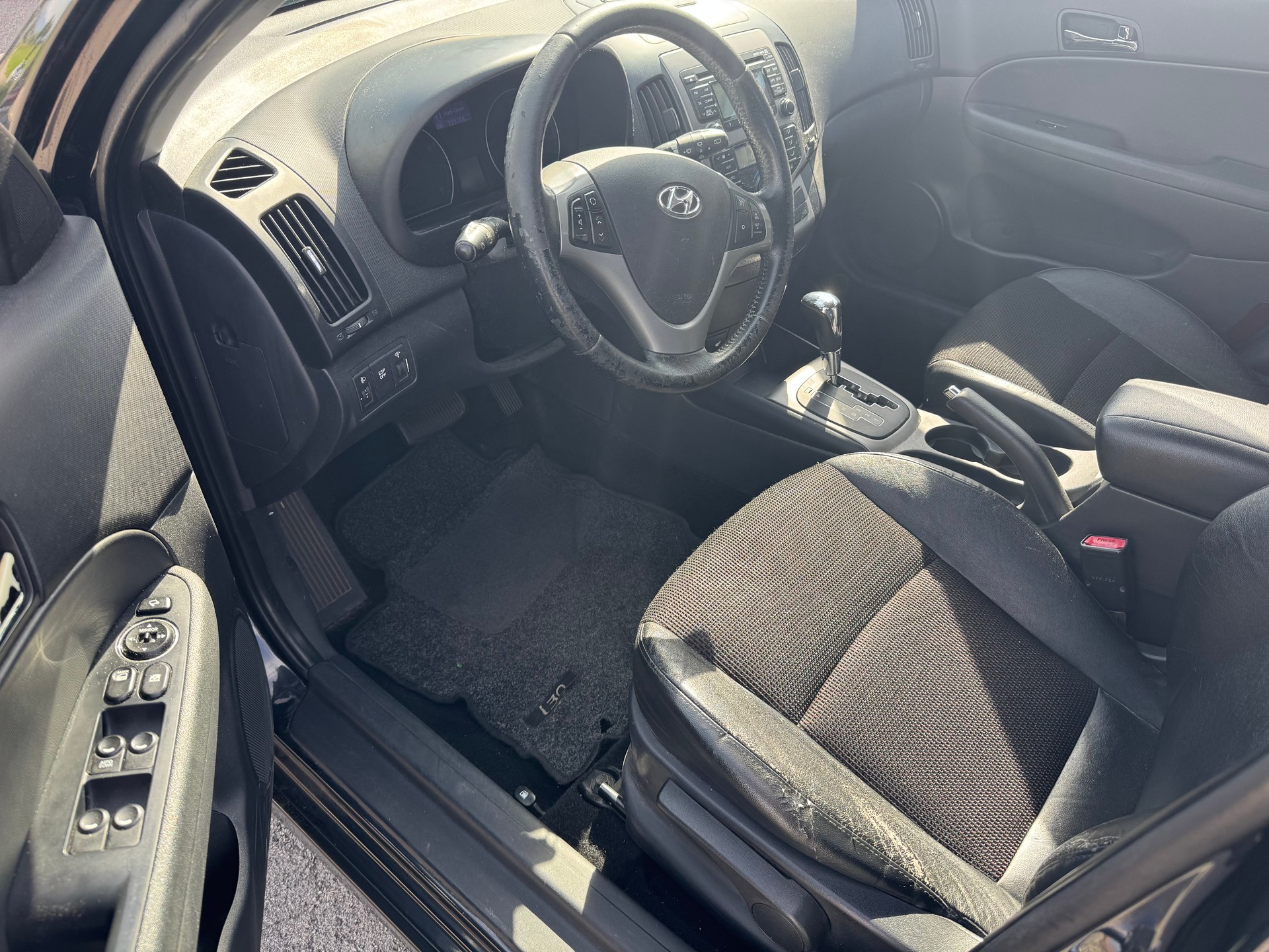 HYUNDAI i30 Wagon 2.0 Premium Automatic-image-8