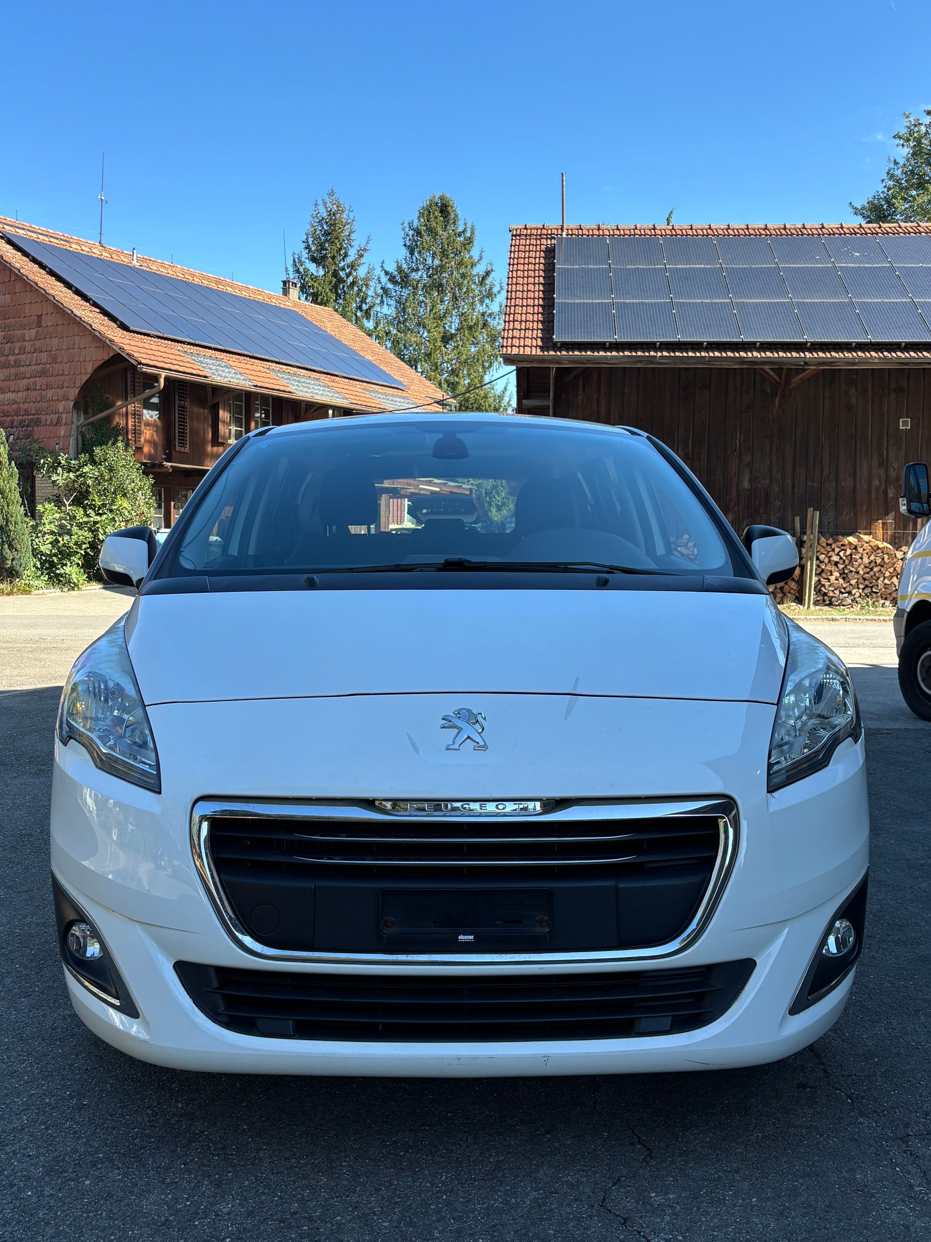 PEUGEOT 5008 1.6 e-HDI Allure ETG6-image-1