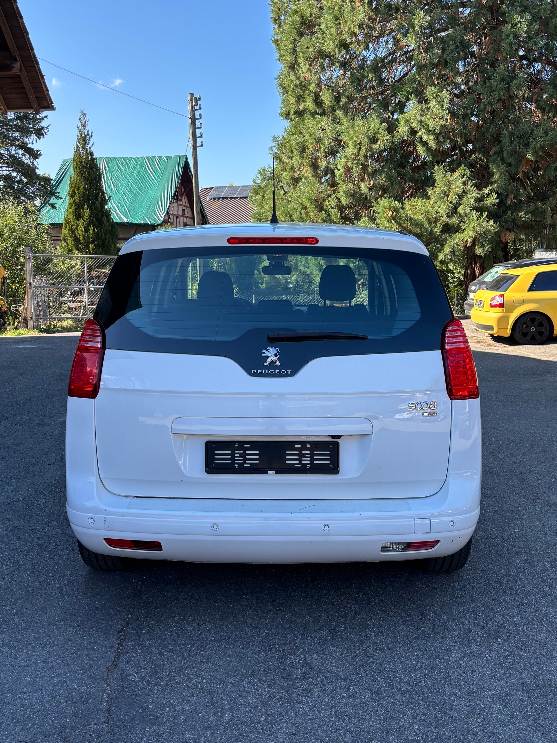 PEUGEOT 5008 1.6 e-HDI Allure ETG6-image-4
