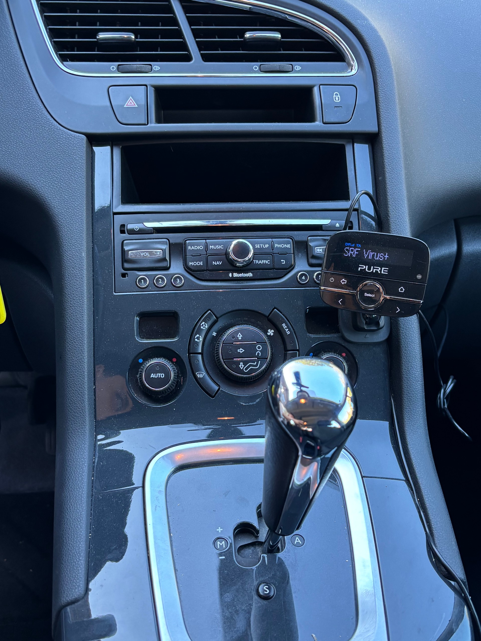 PEUGEOT 5008 1.6 e-HDI Allure ETG6-image-7