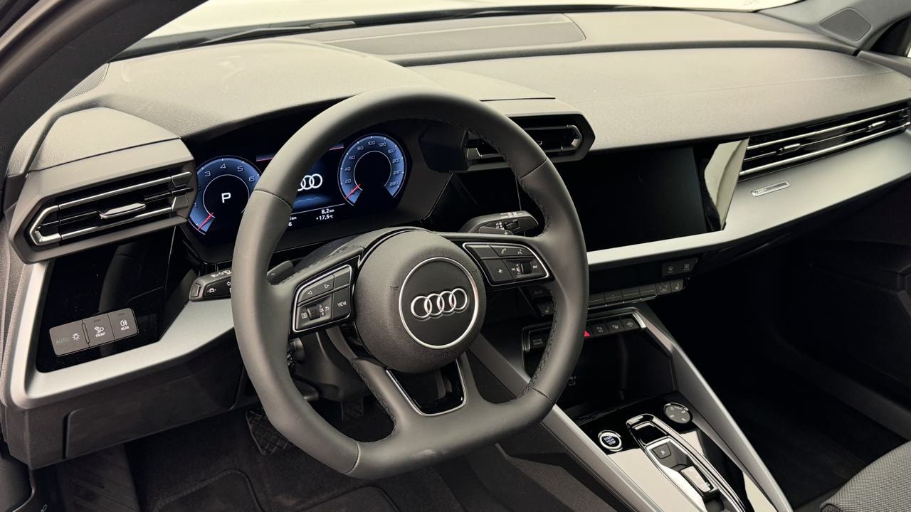 AUDI A3 Sportback TFSI 110 KW S Line-image-6