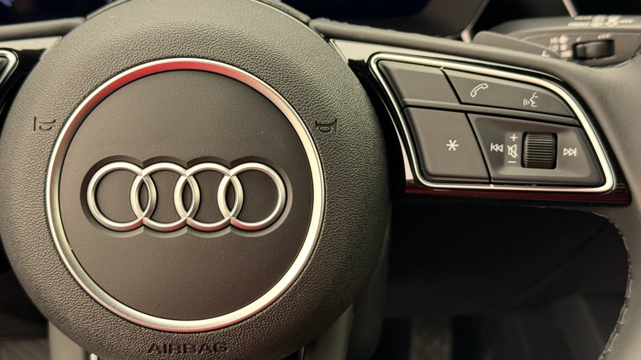 AUDI A3 Sportback TFSI 110 KW S Line-image-9