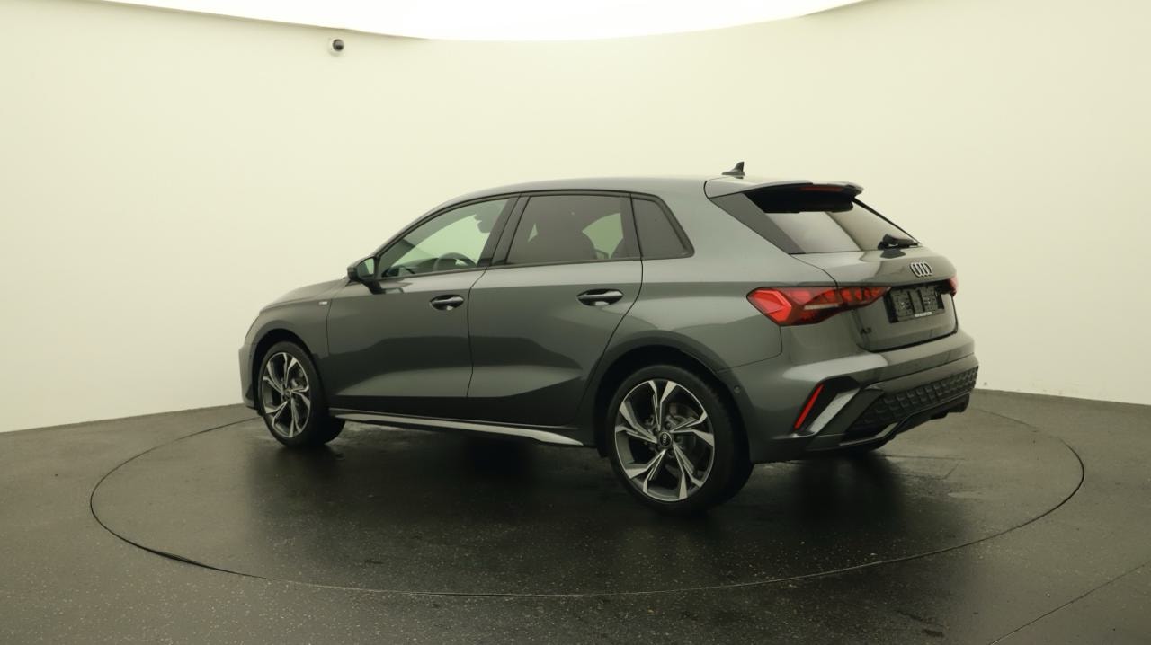 AUDI A3 Sportback TFSI 110 KW S Line-image-2