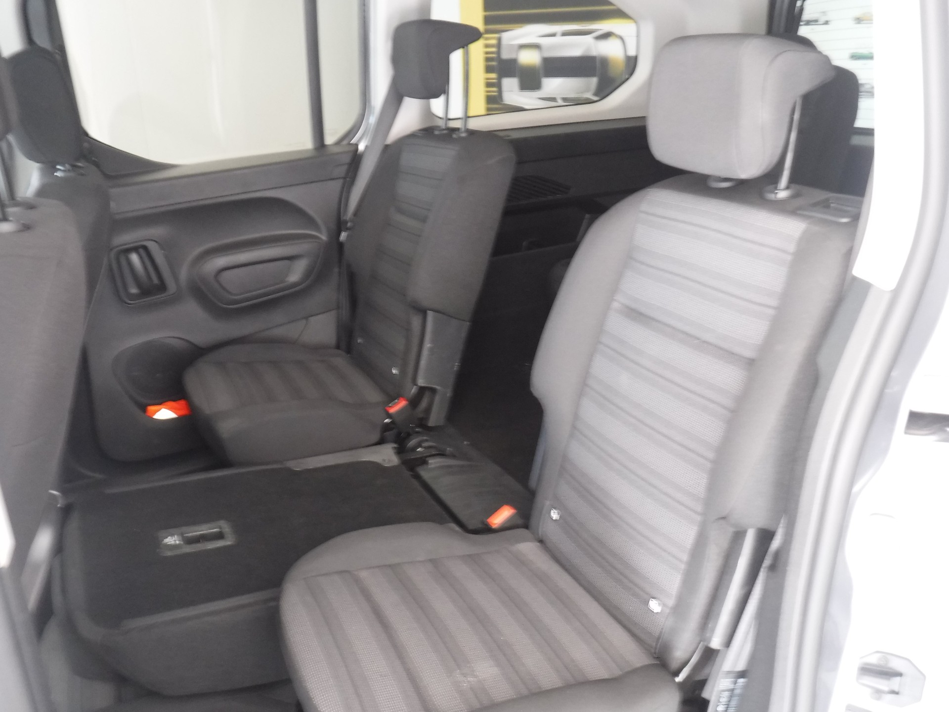 OPEL Combo Life XL 1.5 7 Plätze Ultimate Automat-image-9