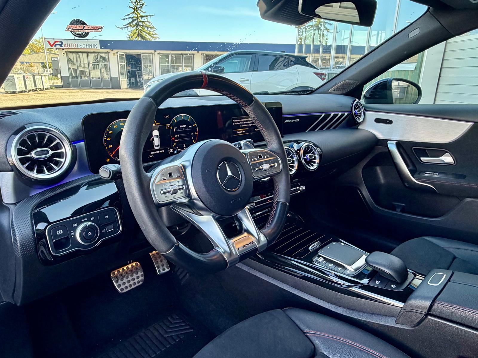 MERCEDES-BENZ A 35 AMG 4Matic Speedshift-image-6
