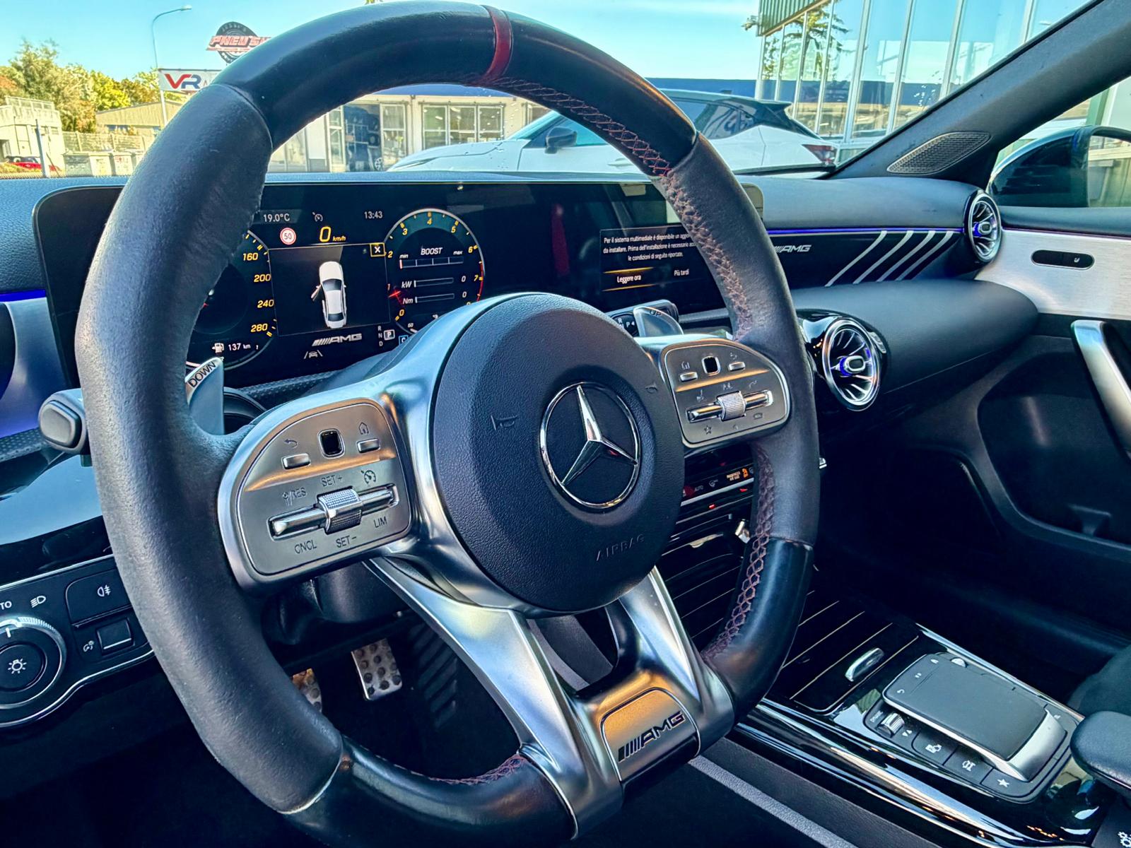 MERCEDES-BENZ A 35 AMG 4Matic Speedshift-image-7