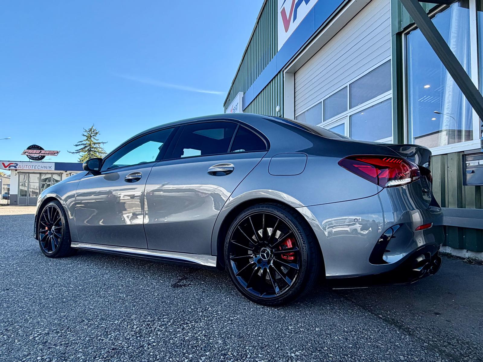 MERCEDES-BENZ A 35 AMG 4Matic Speedshift-image-2
