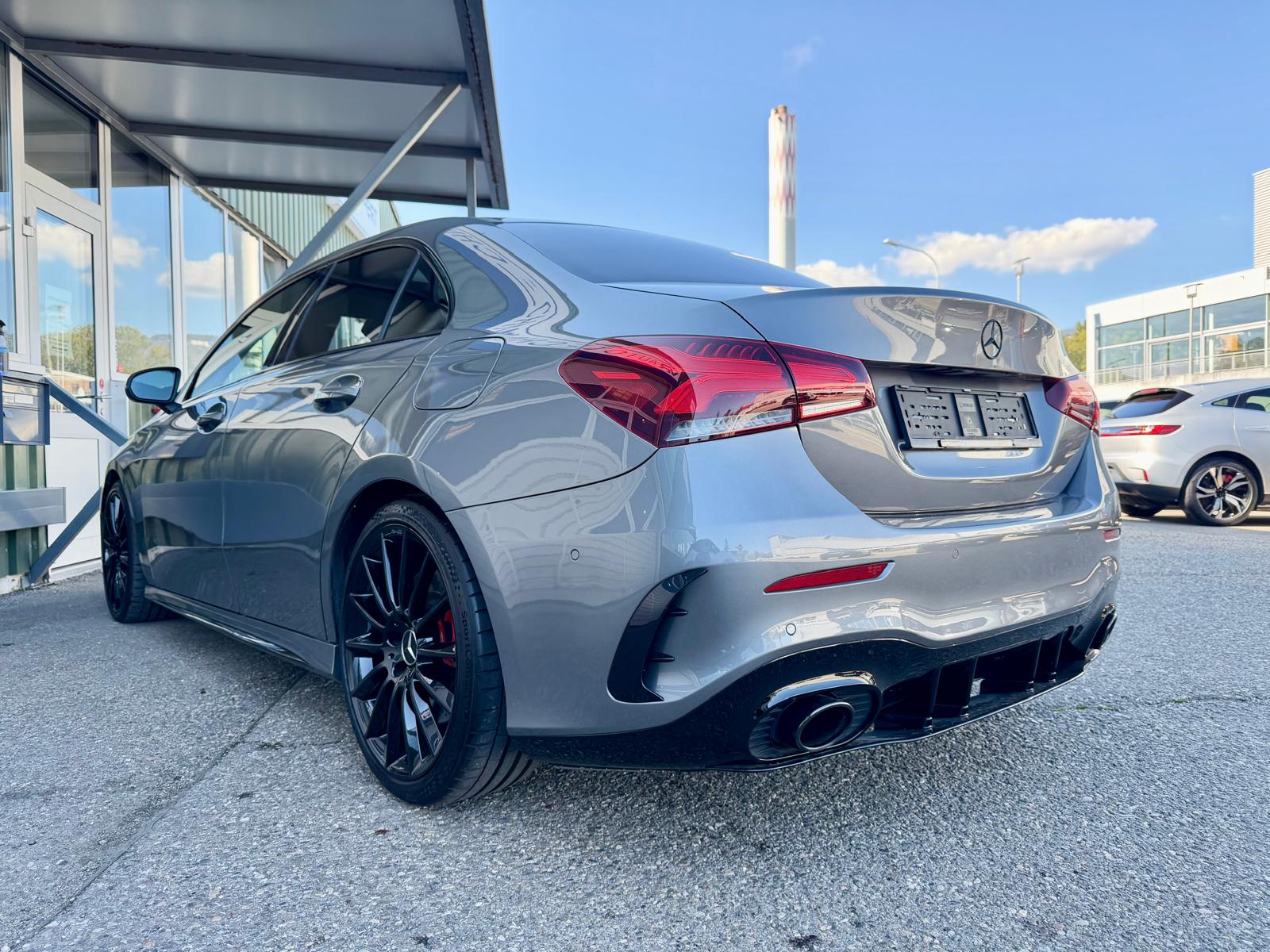 MERCEDES-BENZ A 35 AMG 4Matic Speedshift-image-3