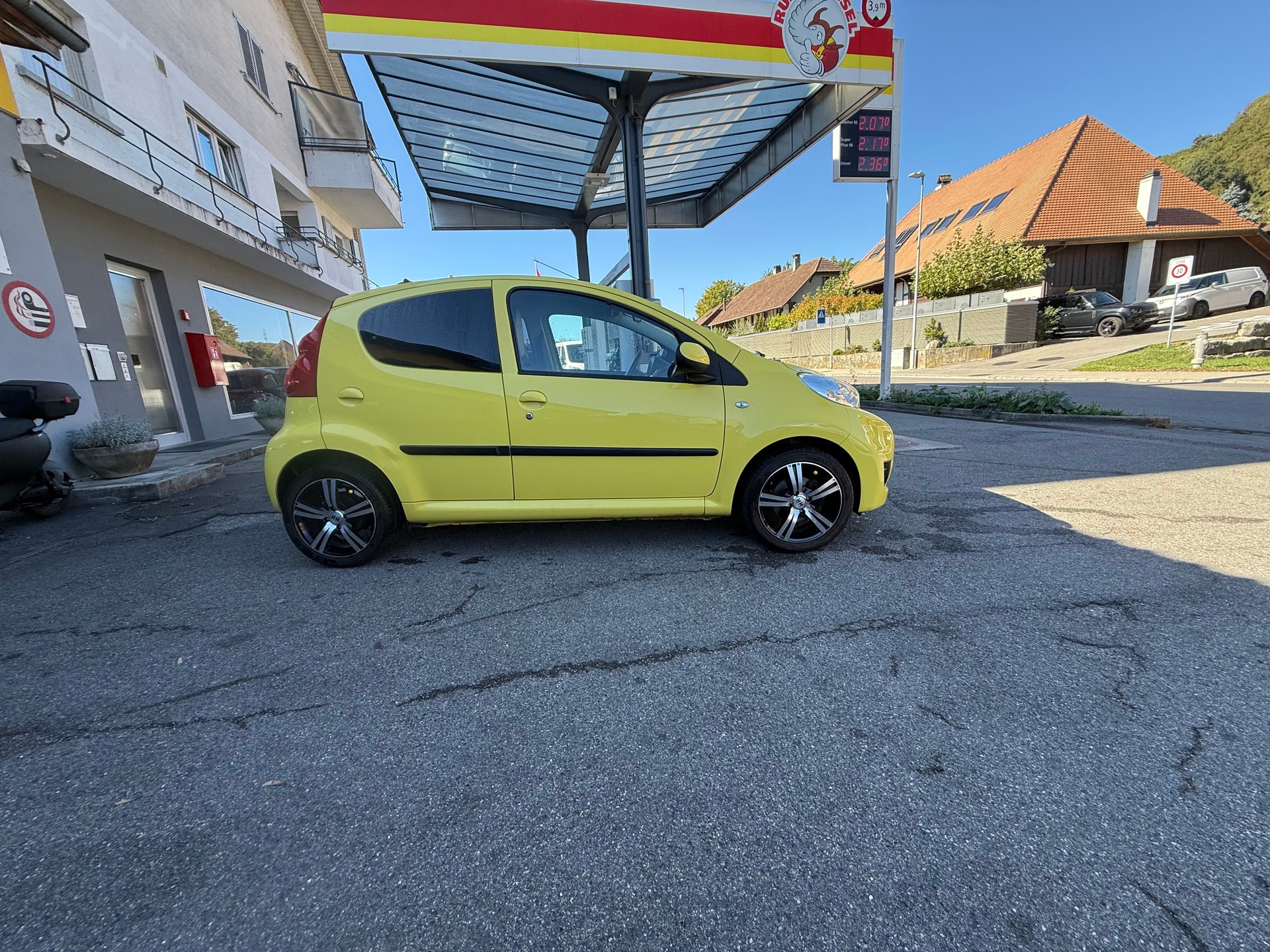 PEUGEOT 107 1.0 Trendy-image-1