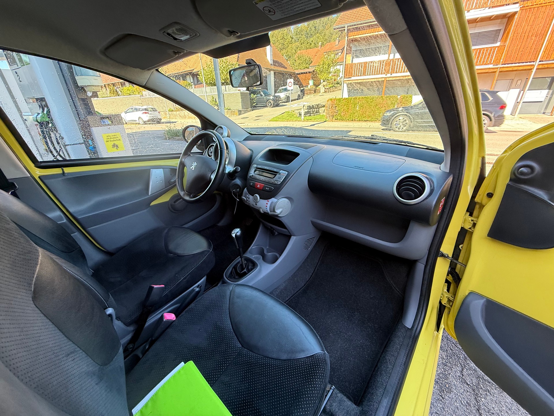 PEUGEOT 107 1.0 Trendy-image-10