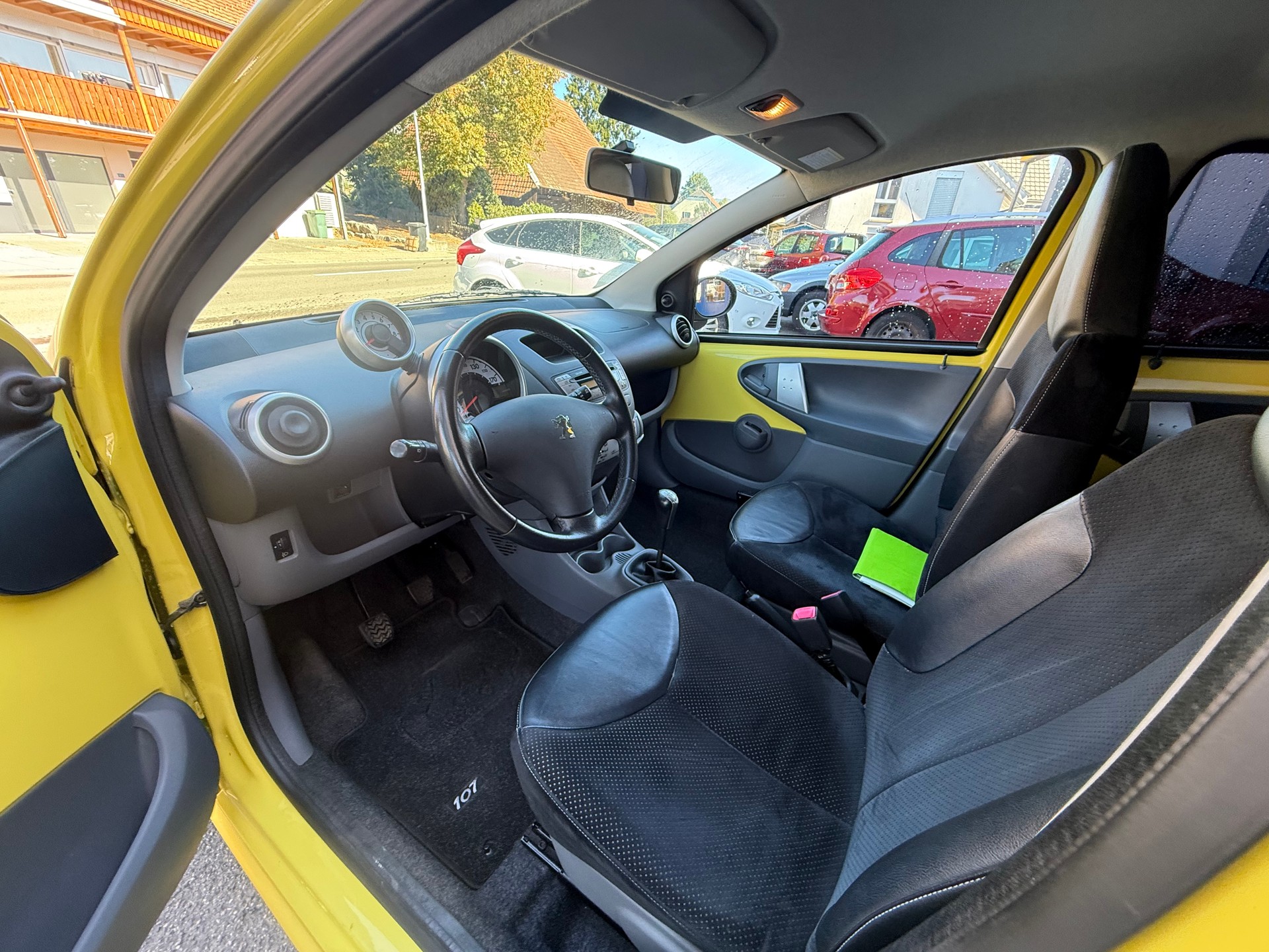 PEUGEOT 107 1.0 Trendy-image-8