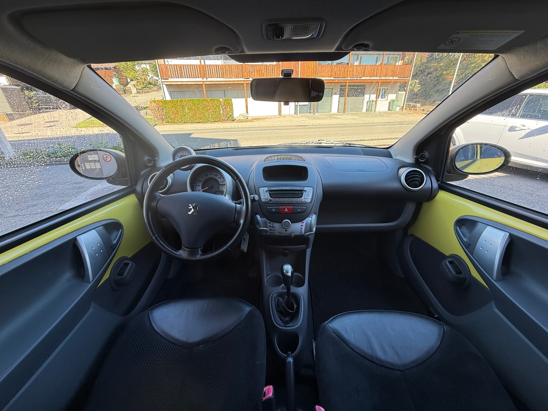 PEUGEOT 107 1.0 Trendy-image-12