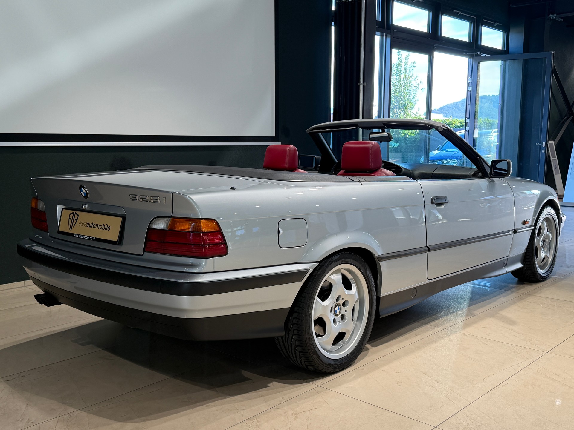 BMW 328i Cabrio-image-6