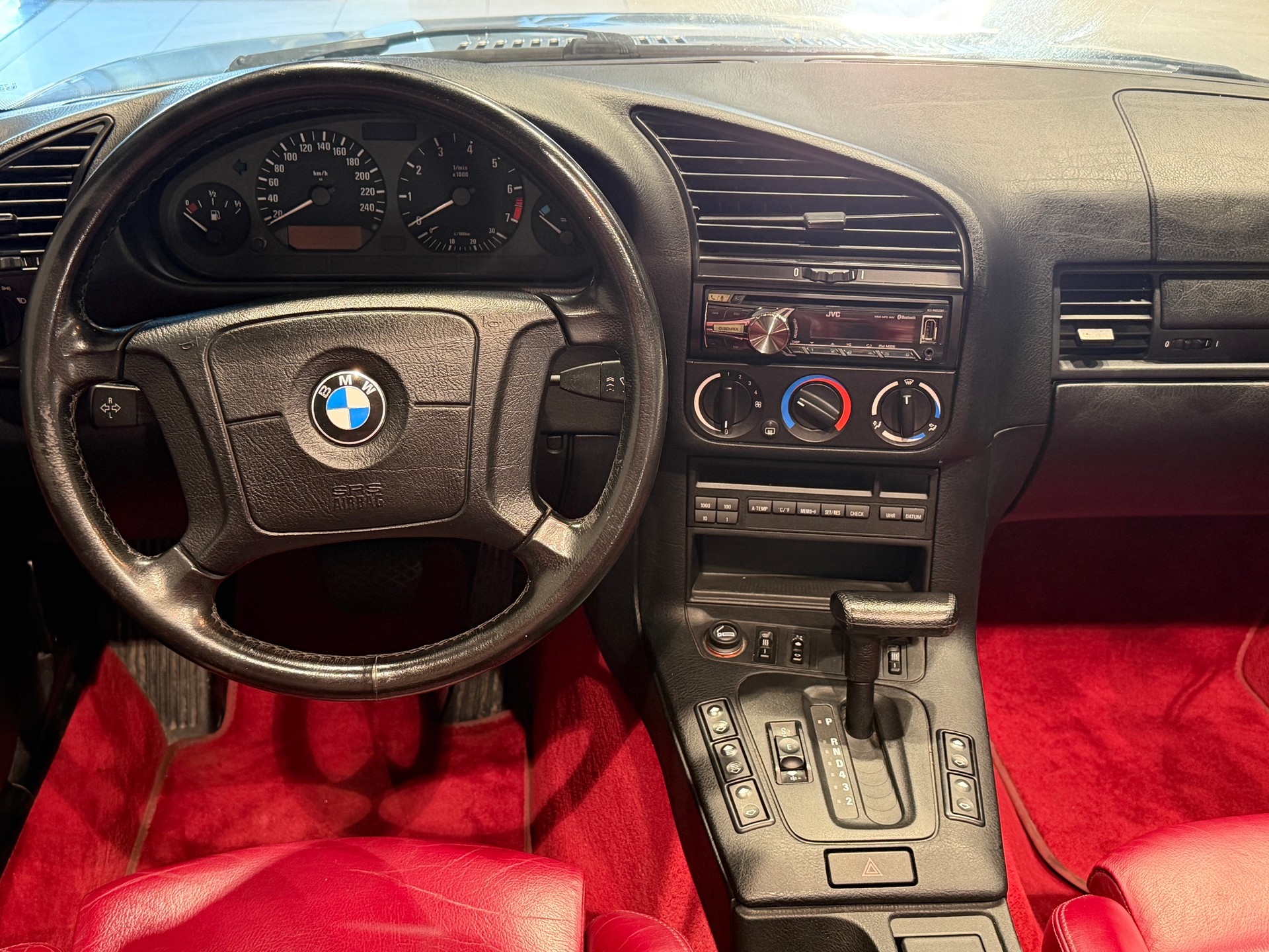BMW 328i Cabrio-image-10