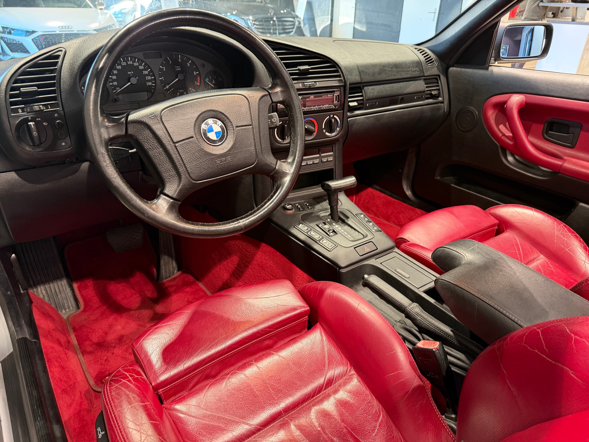 BMW 328i Cabrio-image-12