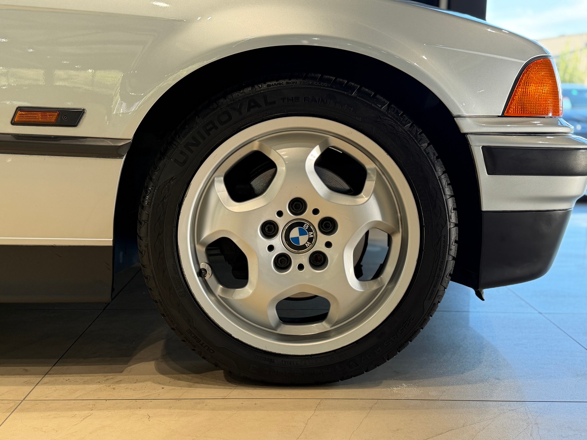BMW 328i Cabrio-image-9