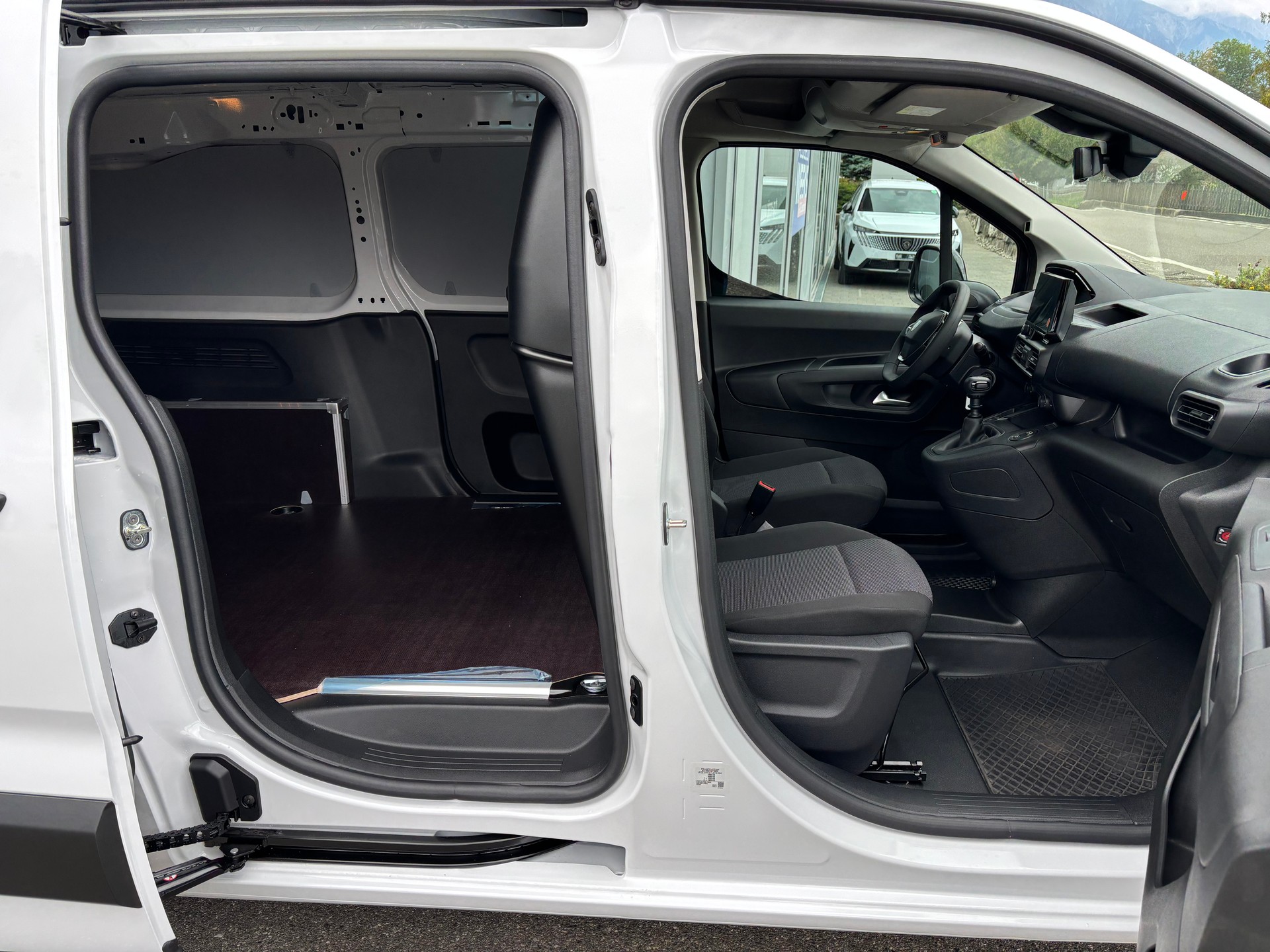 PEUGEOT Partner 1.5 HDi Premium Long 1000 BHDi-image-5