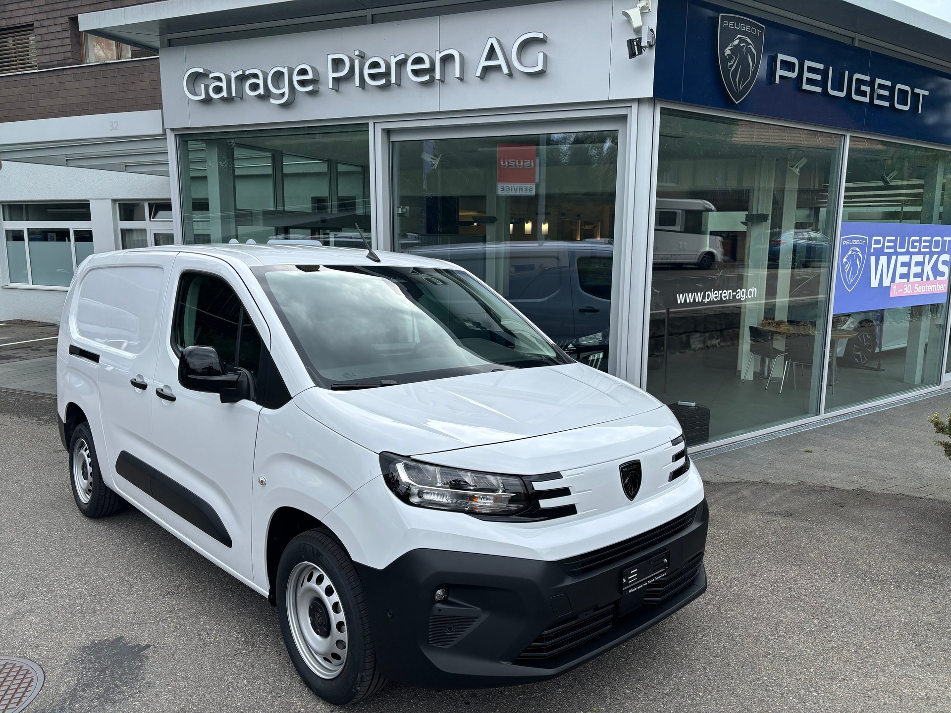 PEUGEOT Partner 1.5 HDi Premium Long 1000 BHDi-image-0