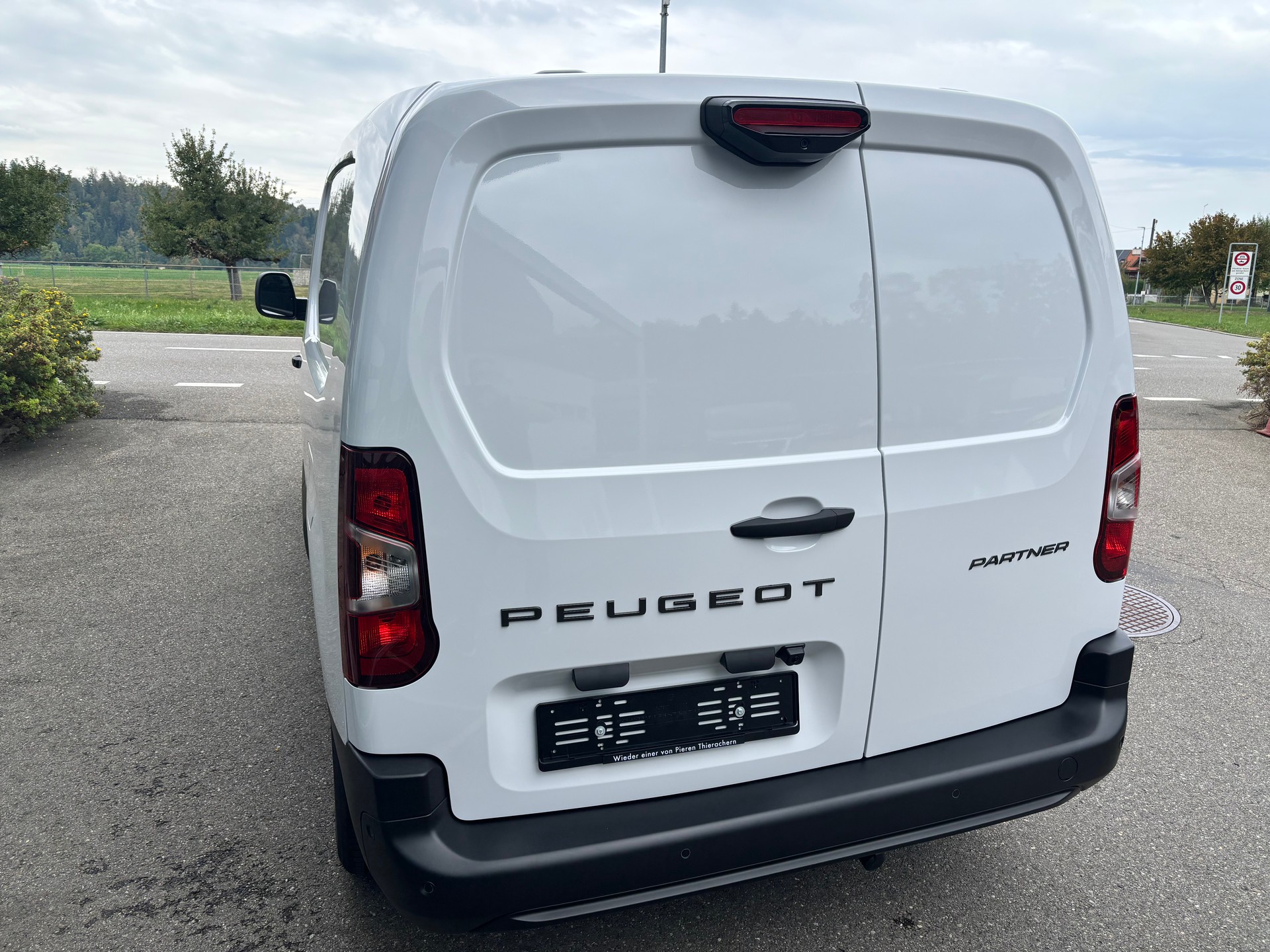 PEUGEOT Partner 1.5 HDi Premium Long 1000 BHDi-image-2