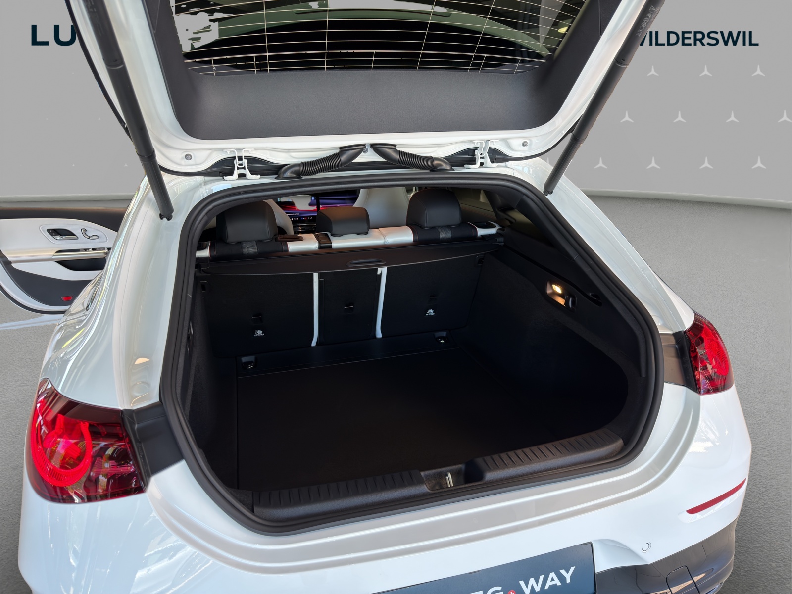 MERCEDES-BENZ CLA Shooting Brake 220 4Matic 8G-DCT-image-13