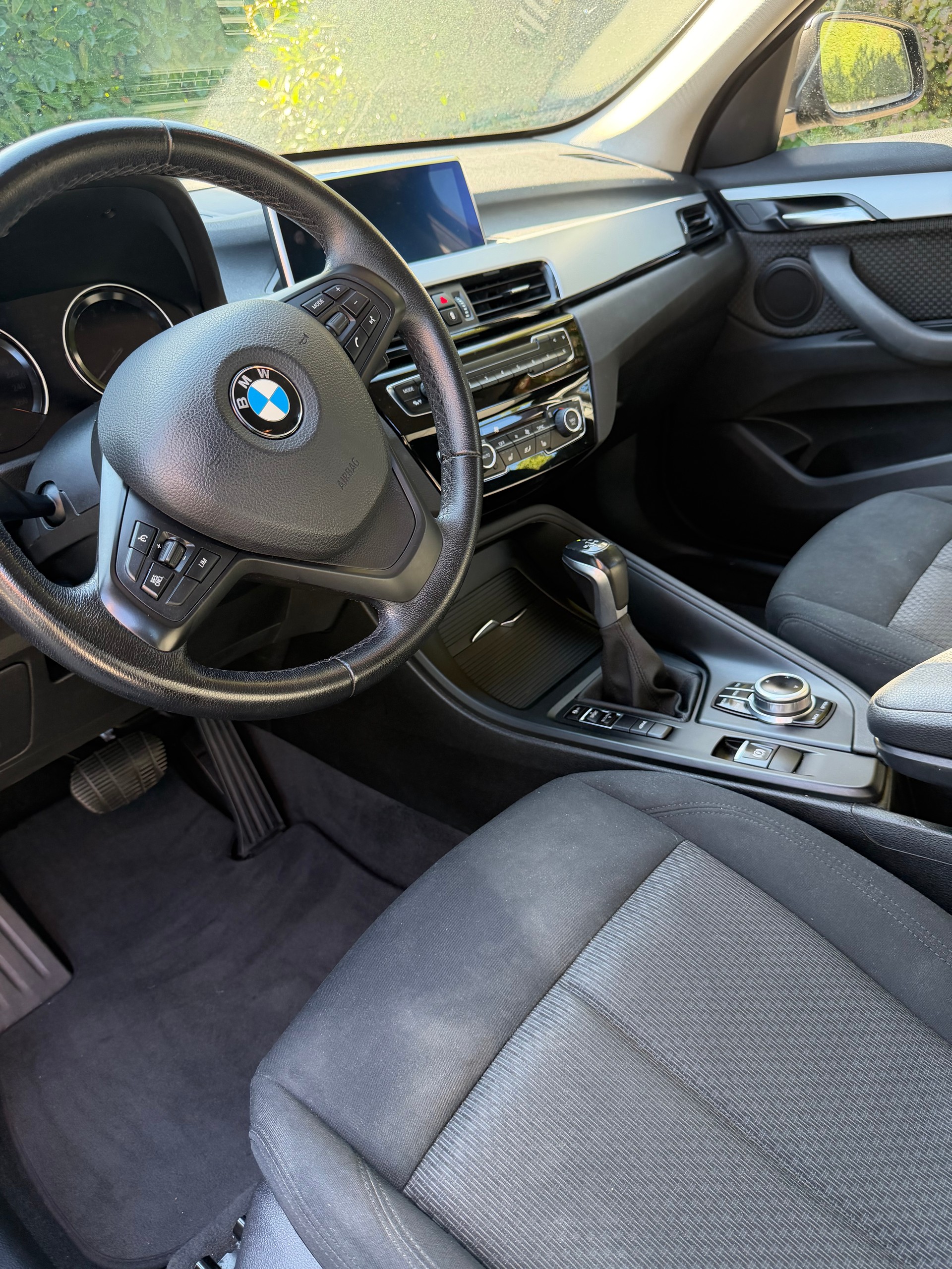 BMW 25e xDrive-image-2