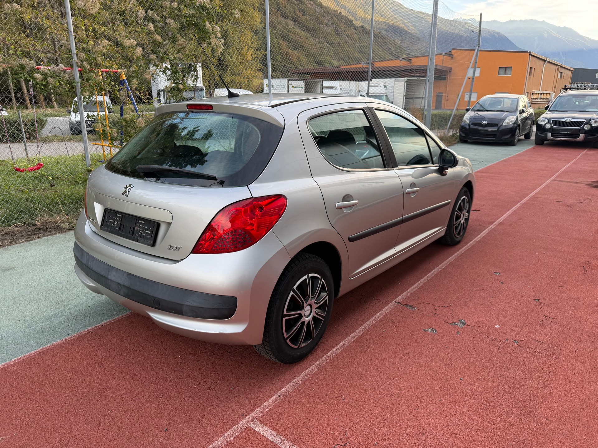 PEUGEOT 207 1.4 16V Look-image-2
