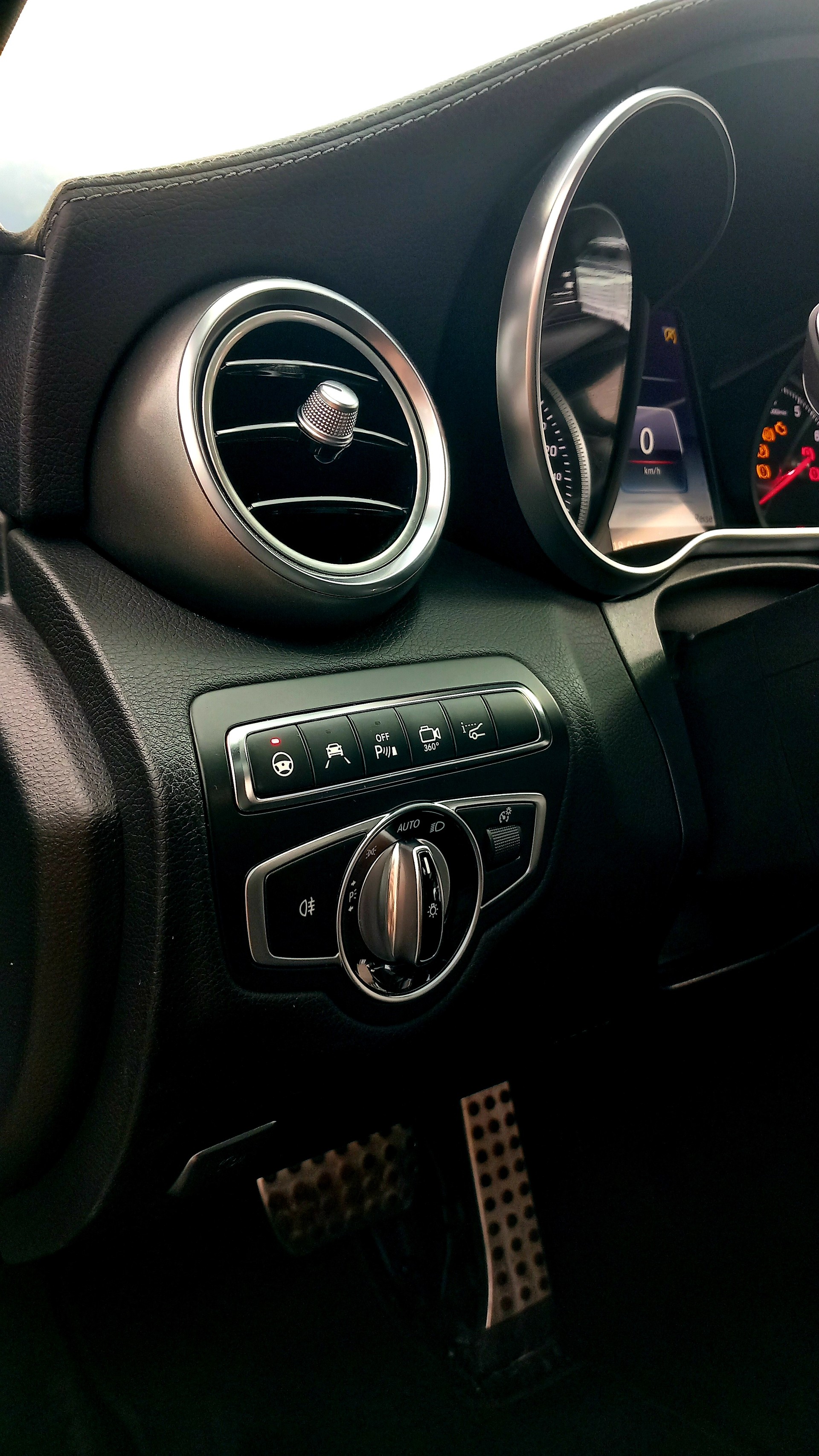 MERCEDES-BENZ C 400 AMG Line 4Matic 9G-Tronic-image-15