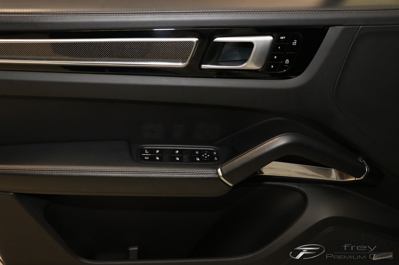 PORSCHE Cayenne Turbo Coupé S E-Hybrid-image-13