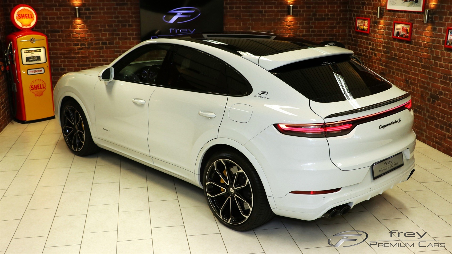 PORSCHE Cayenne Turbo Coupé S E-Hybrid-image-9