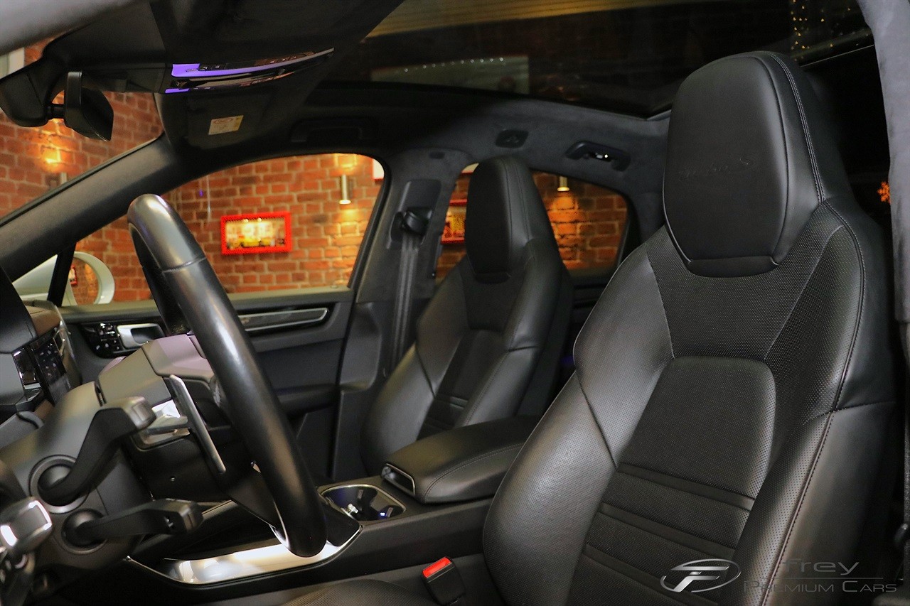 PORSCHE Cayenne Turbo Coupé S E-Hybrid-image-10