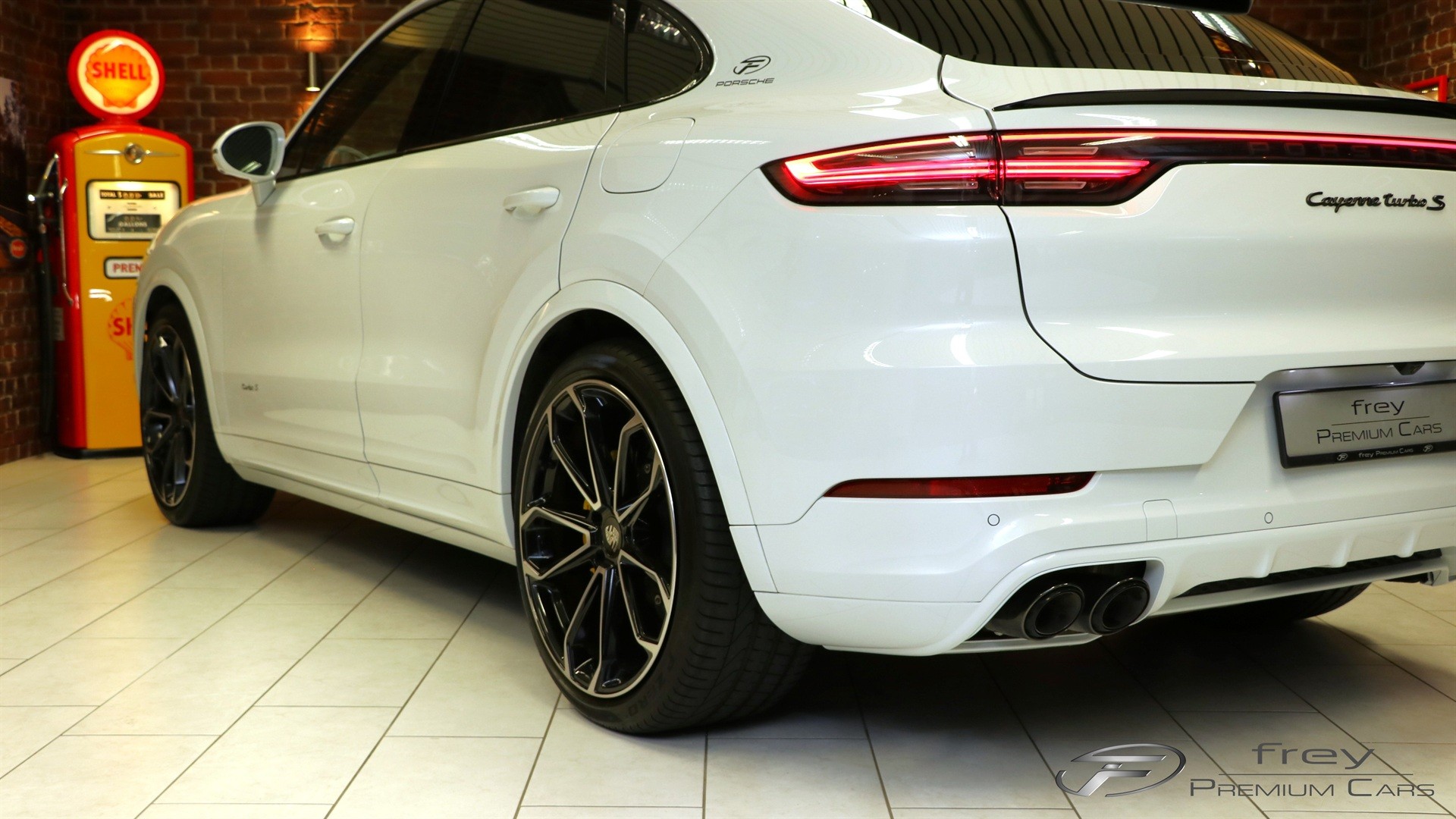PORSCHE Cayenne Turbo Coupé S E-Hybrid-image-8