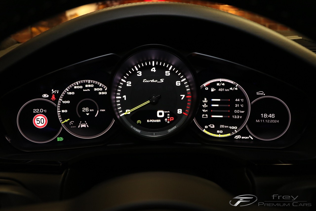 PORSCHE Cayenne Turbo Coupé S E-Hybrid-image-16