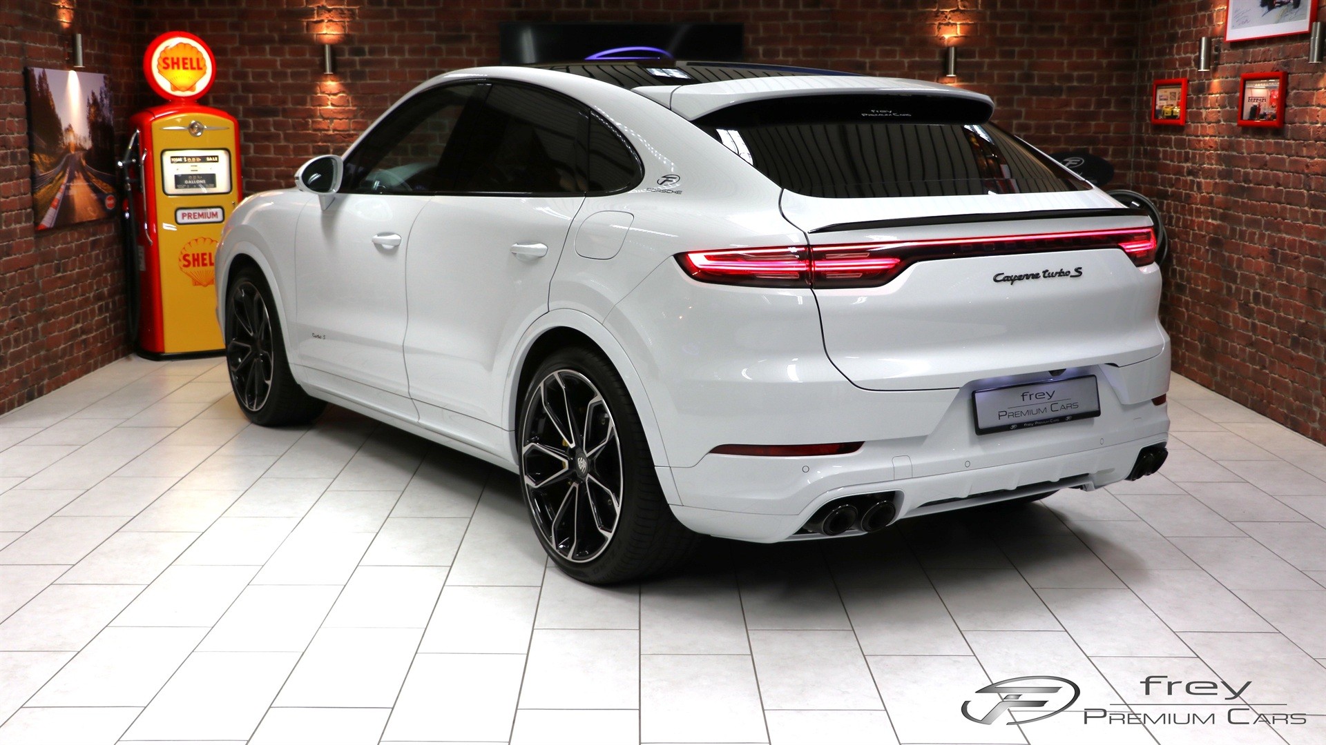 PORSCHE Cayenne Turbo Coupé S E-Hybrid-image-7