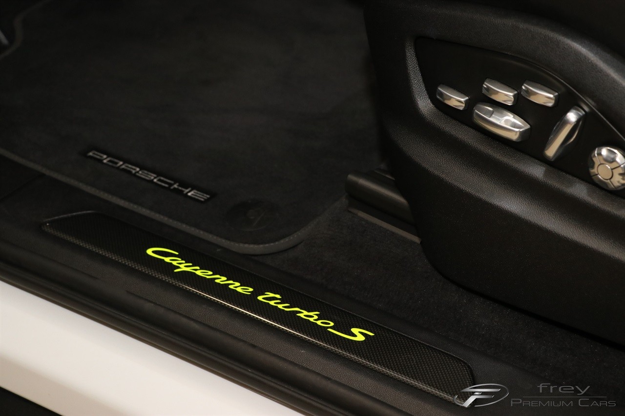 PORSCHE Cayenne Turbo Coupé S E-Hybrid-image-12