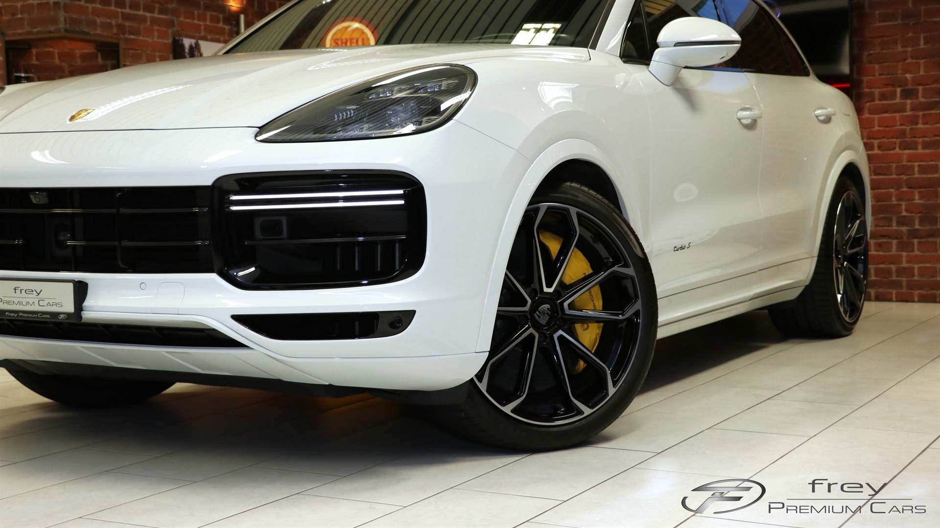 PORSCHE Cayenne Turbo Coupé S E-Hybrid-showroom-element-2