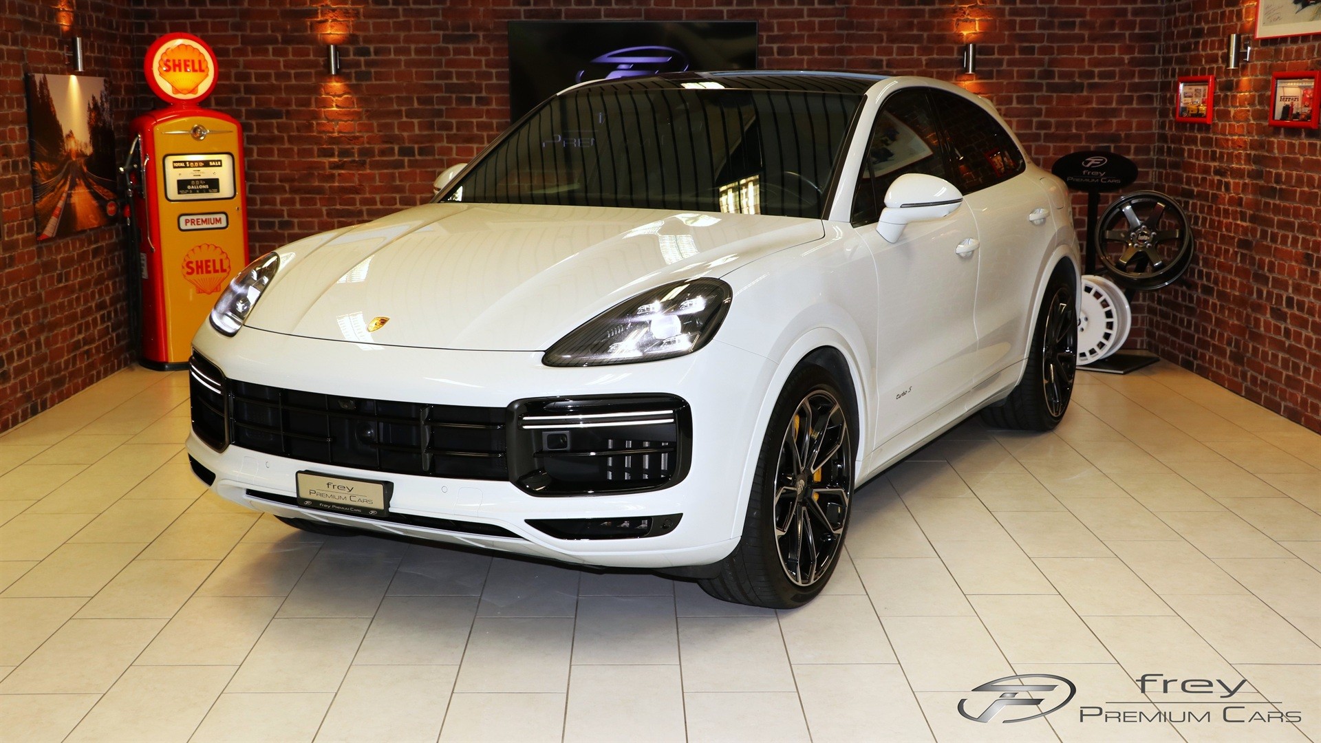 PORSCHE Cayenne Turbo Coupé S E-Hybrid-showroom-element-1