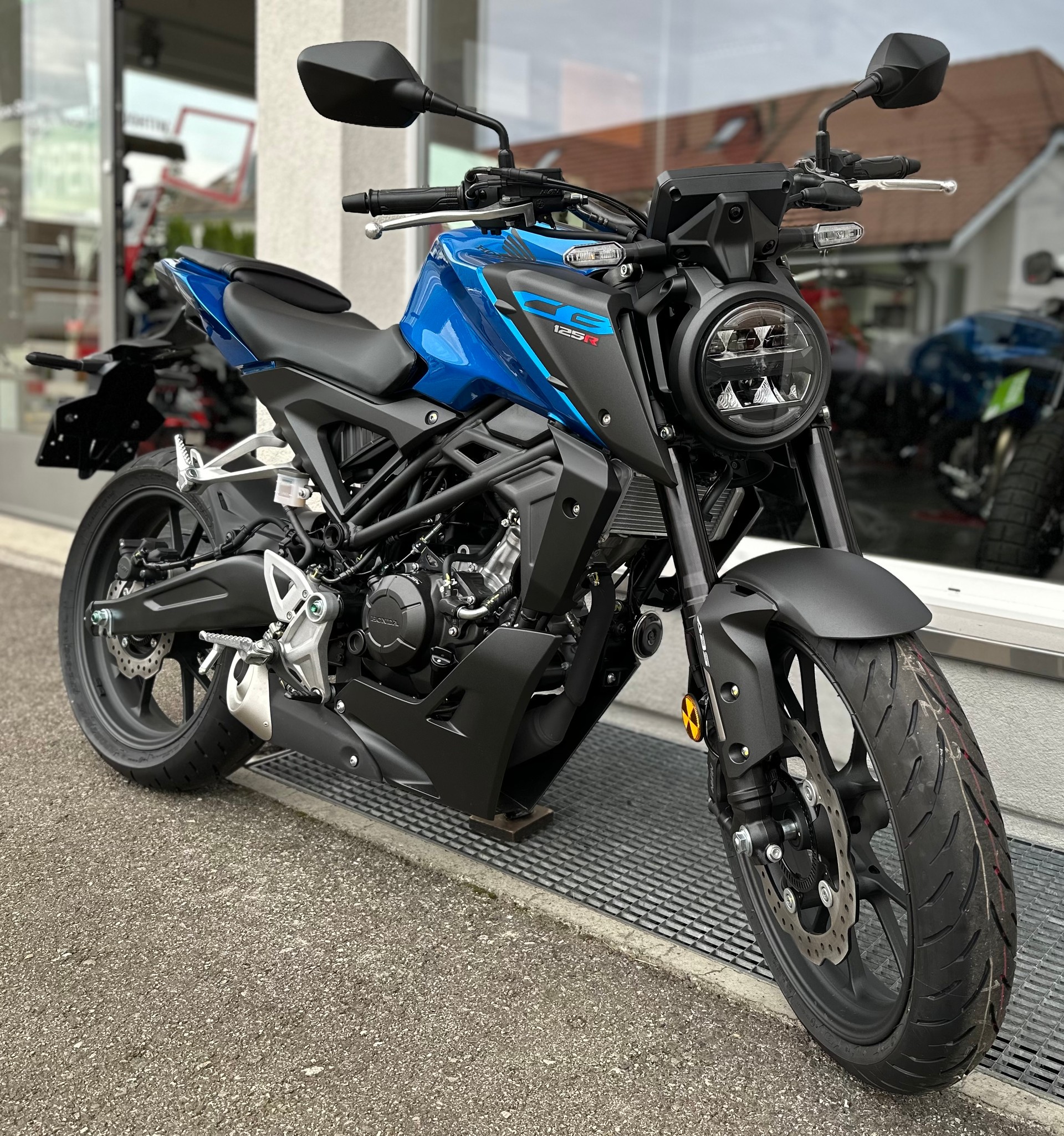HONDA CB 125 R-showroom-element-2
