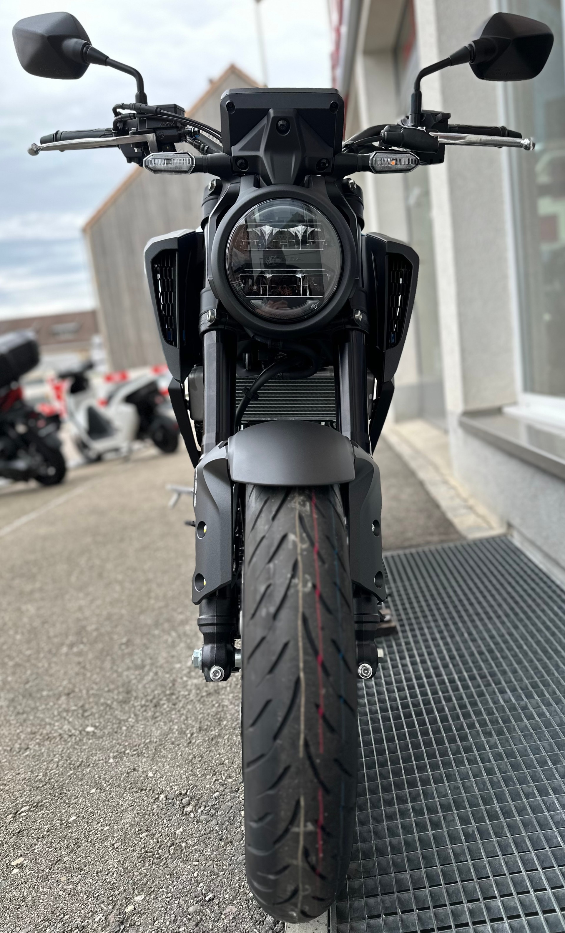 HONDA CB 125 R-showroom-element-1