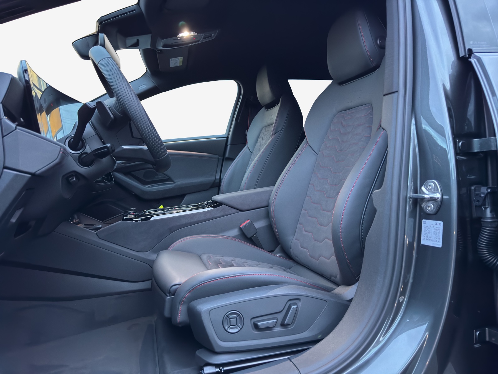 AUDI S6 Avant e-tron quattro-image-7