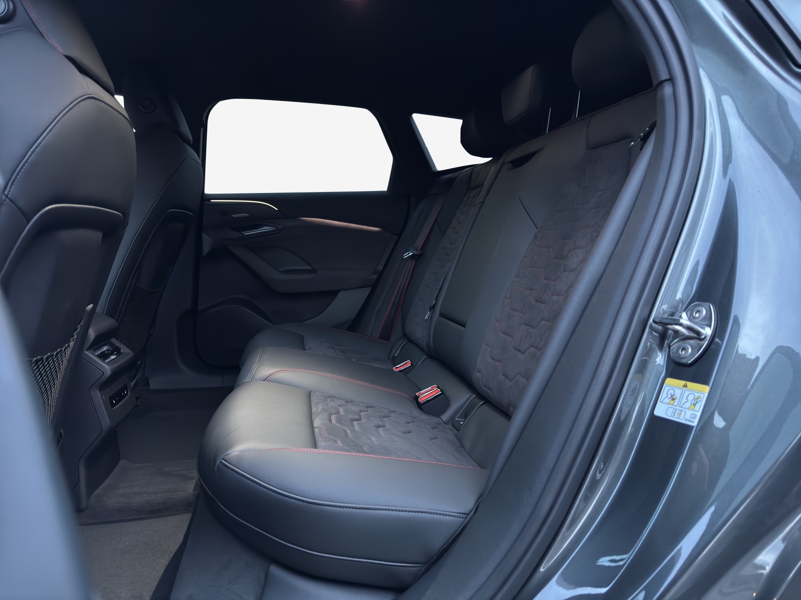 AUDI S6 Avant e-tron quattro-image-11