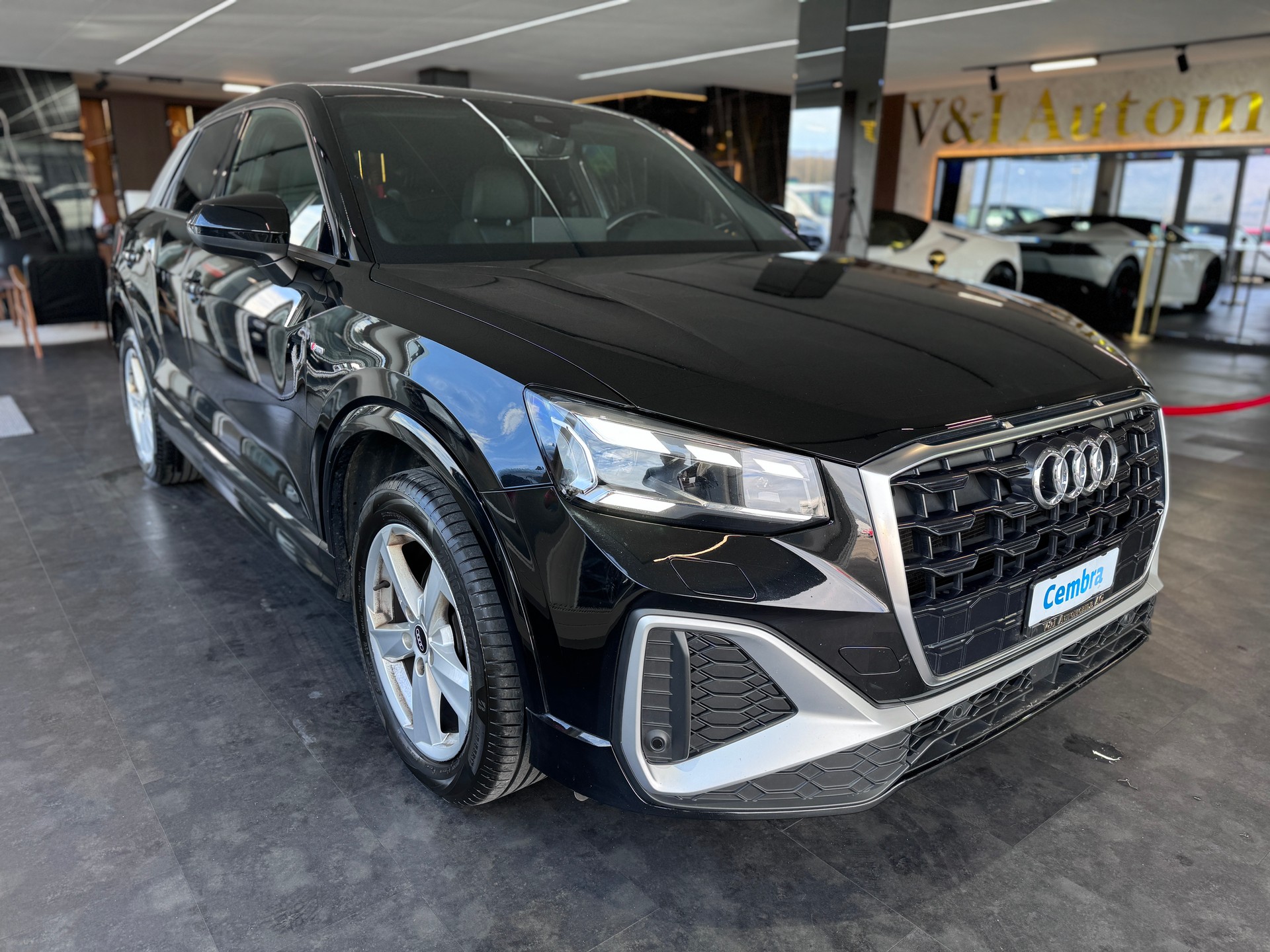AUDI Q2 35 TFSI S line S-tronic-image-3