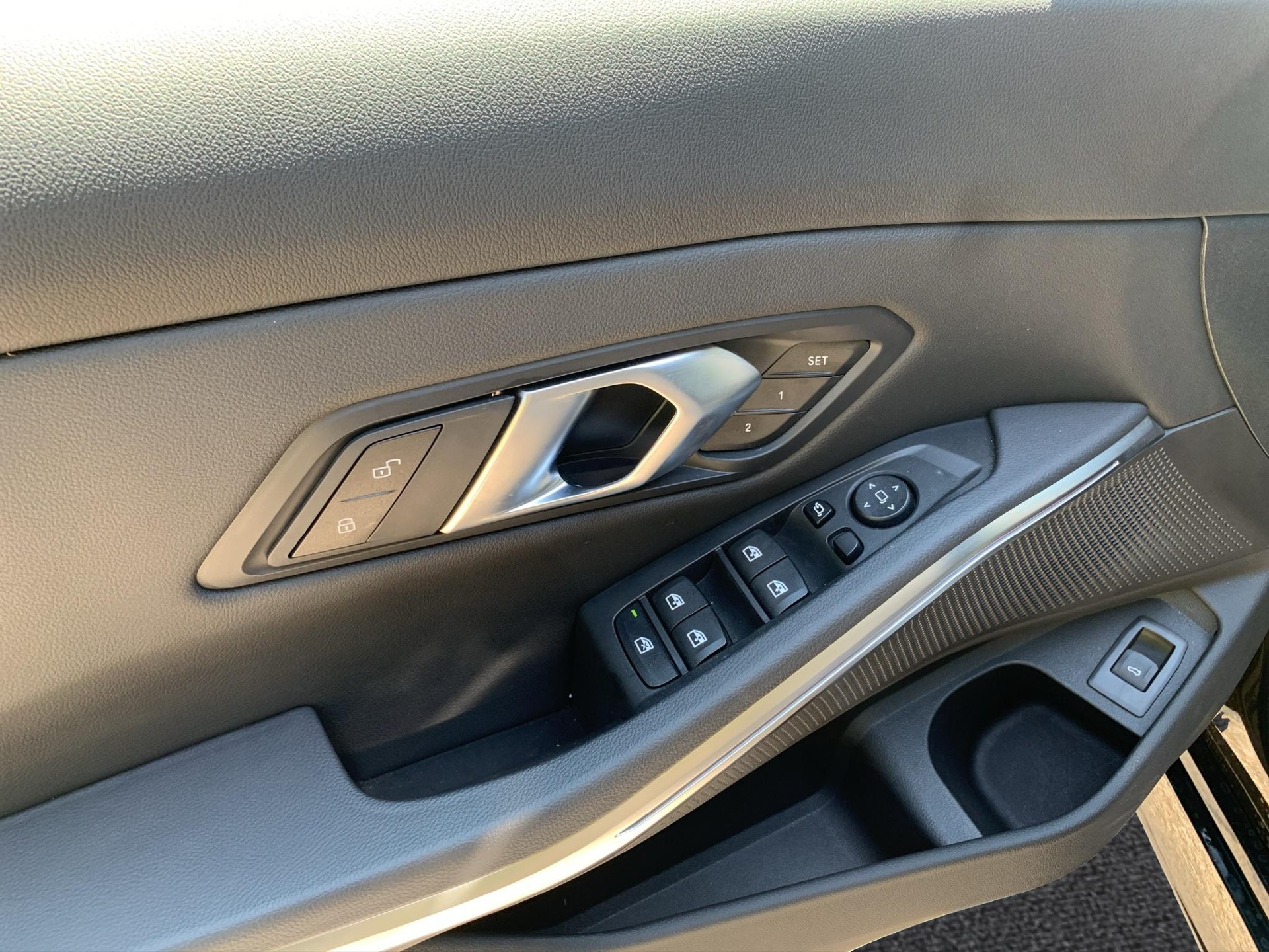 BMW 330d xDrive 48V Touring Steptronic M Sport-image-10