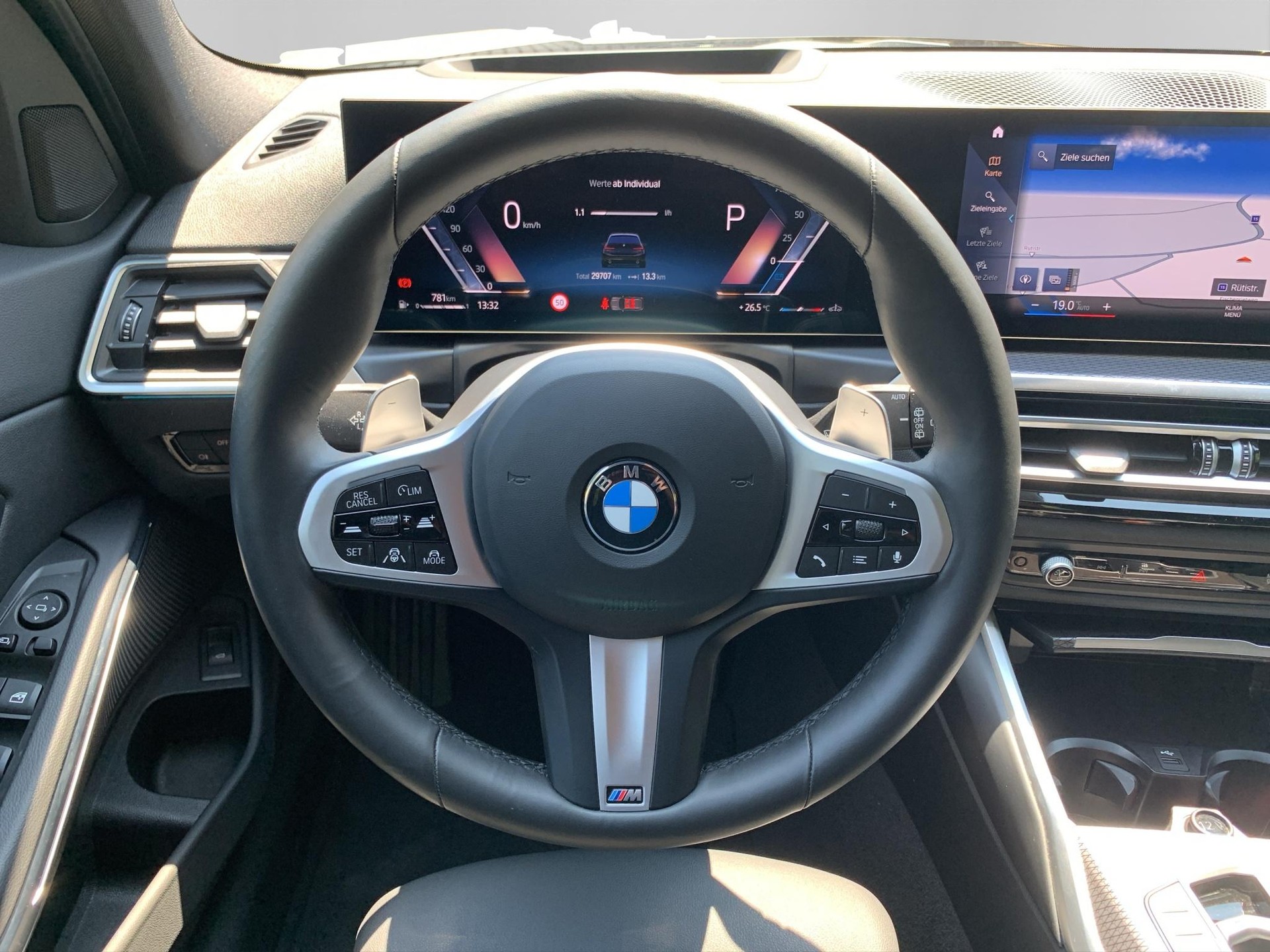 BMW 330d xDrive 48V Touring Steptronic M Sport-image-11