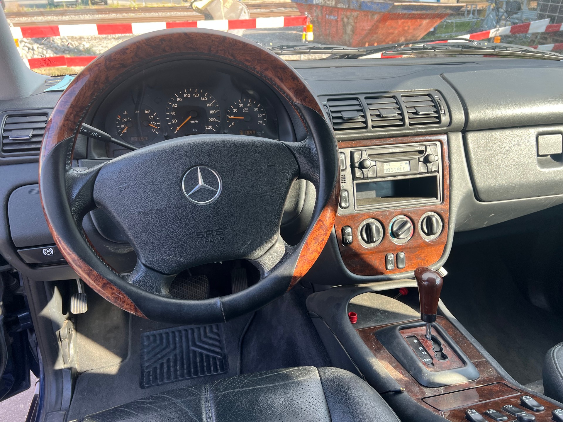 MERCEDES-BENZ ML 320 Automatic-image-12