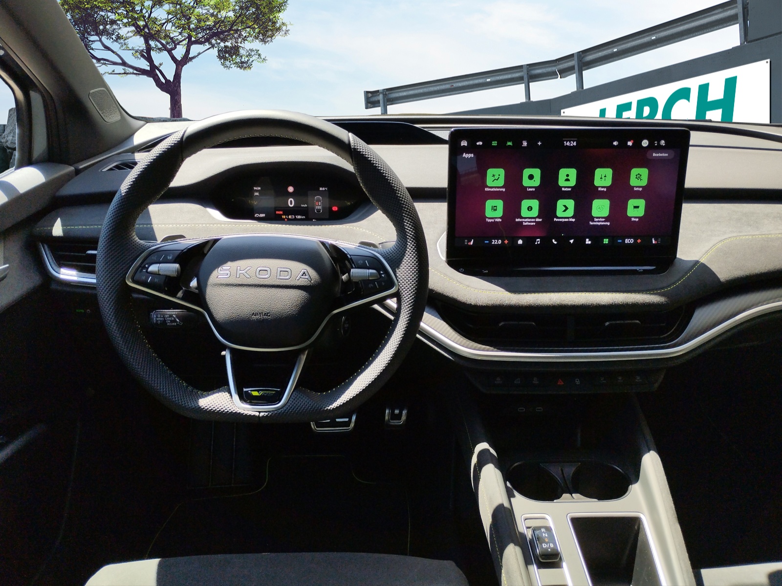 SKODA Enyaq 4x4 RS-image-8