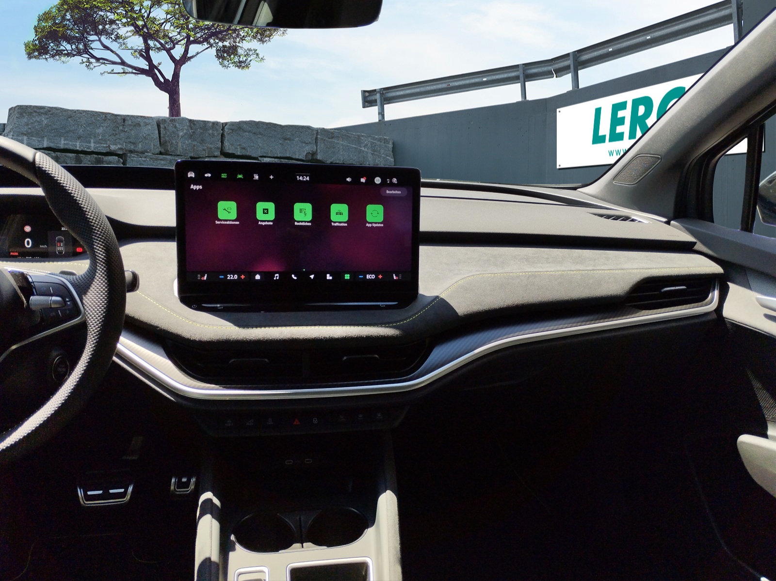 SKODA Enyaq 4x4 RS-image-9