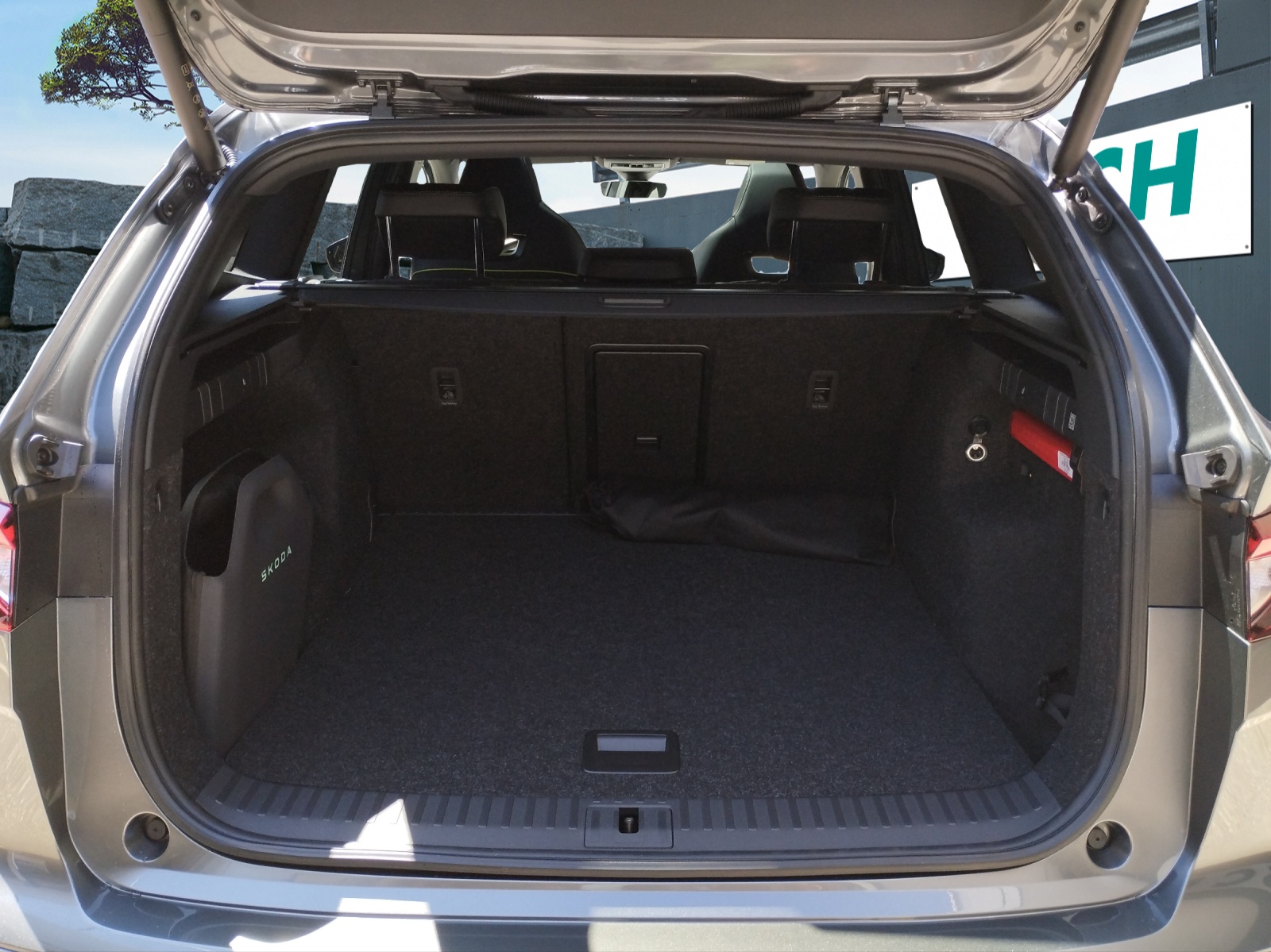 SKODA Enyaq 4x4 RS-image-5