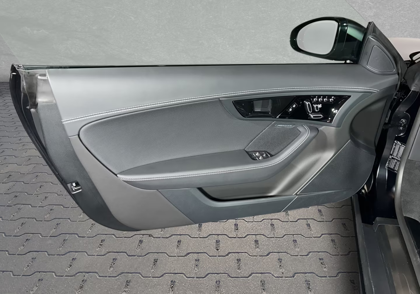 JAGUAR F-Type Coupé 5.0 V8 Last Edition R75 AWD-image-13