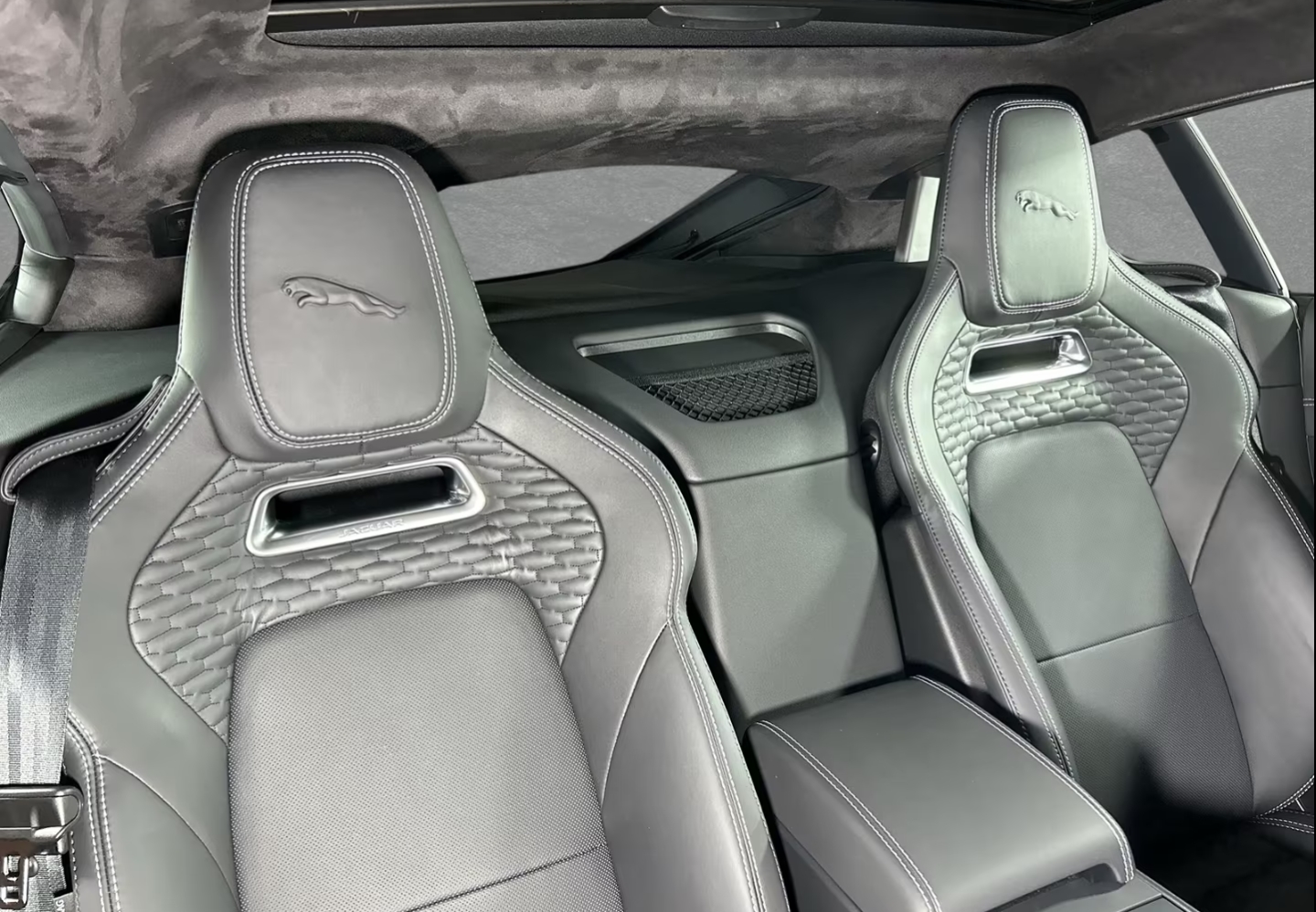 JAGUAR F-Type Coupé 5.0 V8 Last Edition R75 AWD-image-9