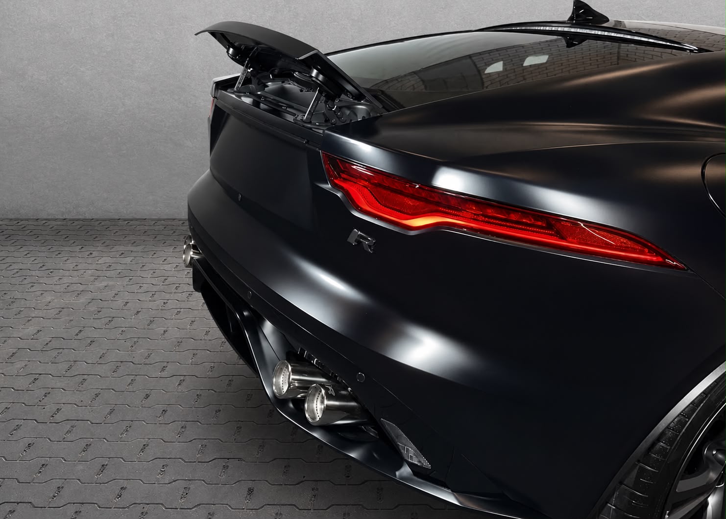 JAGUAR F-Type Coupé 5.0 V8 Last Edition R75 AWD-image-16